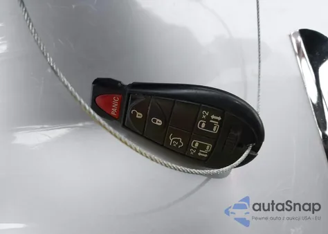 2013 Chrysler Town & Country Touring z USA, uszkodzony, nr VIN 2C4RC1BG4DR669947